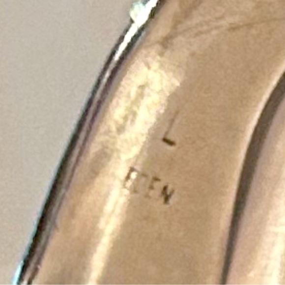 Silver Fish Design Bracelet - Picture 4 of 9